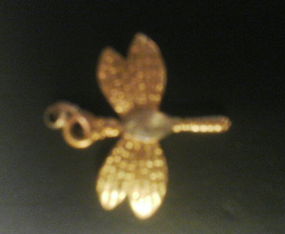 Gold tone dragonfly pendannt